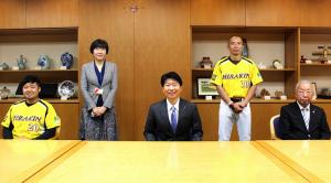 平林金属男子ソフトボールクラブ選手・関係者表敬訪問