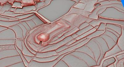 こうもり塚古墳の赤色立体地図が描かれています。