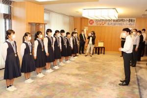 岡山市立瀬戸中学校女子ホッケー部の知事表敬訪問
