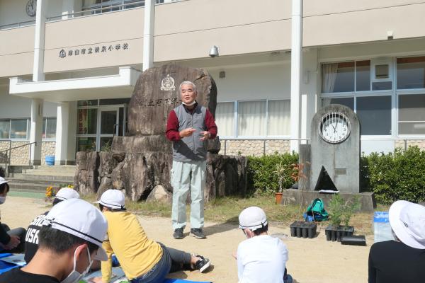 苗木（ヒノキ（少花粉）及びコナラ）育成指導