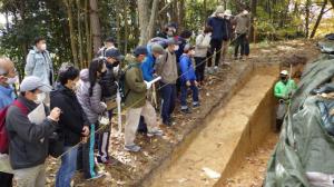 見学者の訪れる現地説明会場