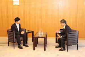 知事と日本政策投資銀行　地下 誠二新社長との対談