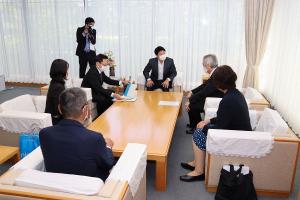 公益財団法人日本ユニセフ協会　ユニセフ・キャラバン隊の知事表敬訪問