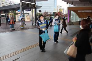 知事と岡山シーガルズ（Okayama Seagulls　Volleyball Team）の選手がオミクロン株対応ワクチン接種の街頭ＰＲを実施１