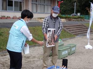 全国植樹祭の説明中の写真