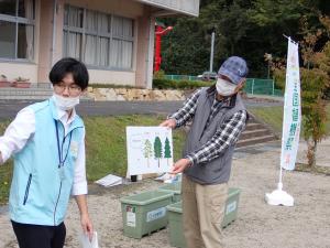 全国植樹祭の説明中の写真