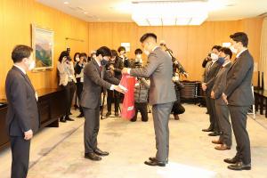 サッカーJ2リーグ　ファジアーノ岡山の知事表敬訪問