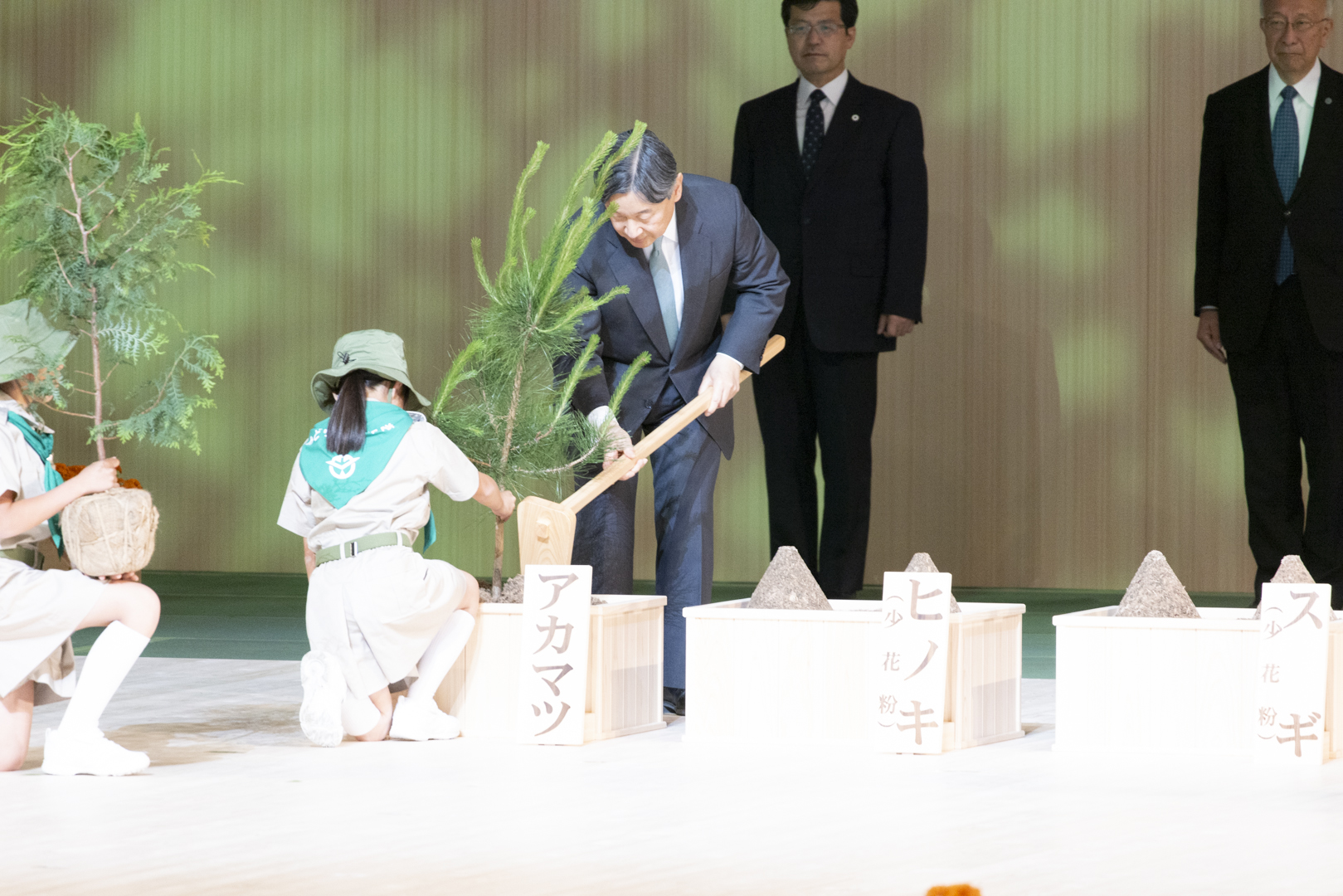 お手植えの様子
