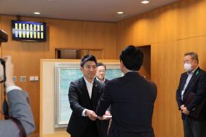 児童福祉事業に係る寄附金贈呈式〔萩原株式会社〕