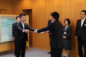 児童福祉事業に係る寄附金贈呈式〔萩原株式会社〕