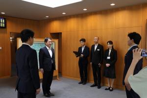 退職辞令交付〔上坊副知事〕