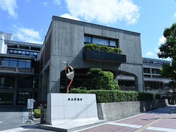 議場外観