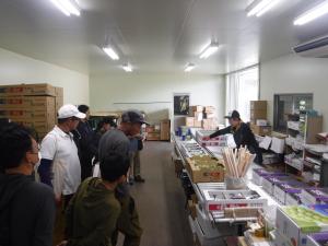 出荷時の注意点を説明するＪＡ職員