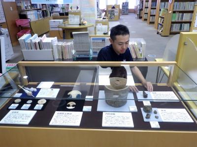 展示替え作業の様子