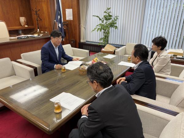②