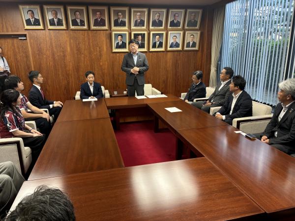 ②
