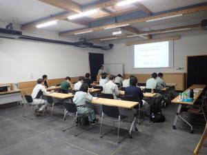 講義の様子（林業種苗法、少花粉コンテナ苗生産技術）