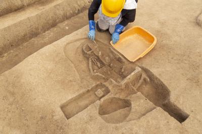 土坑墓①（南西から）