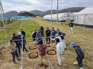 支柱の組み立て体験の様子を撮影した写真です