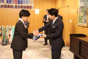 井原高等学校男子新体操部 表敬訪問