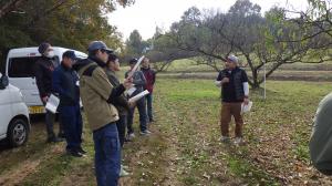 活発に意見交換するクラブ員