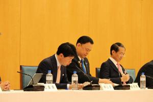 政府主催全国都道府県知事会議