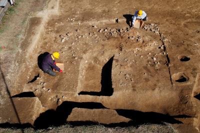 飛鳥時代の竪穴状遺構（南から）