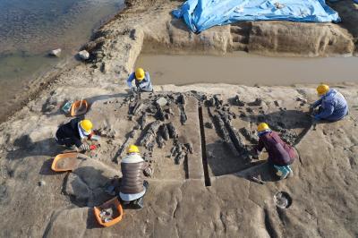 弥生時代中期の竪穴住居の調査