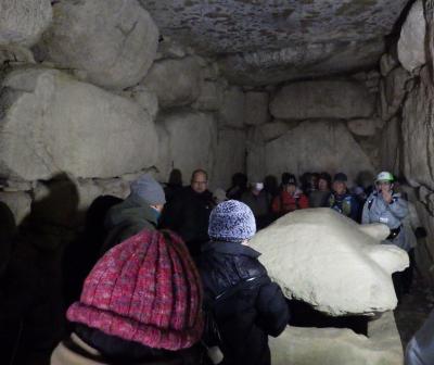 こうもり塚古墳見学の様子