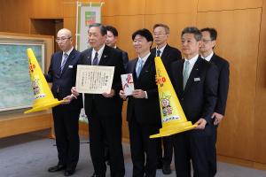 「子ども110番の家」セーフティーコーン贈呈式