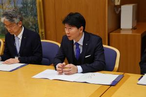 鳥取・岡山県境議員連盟からの提言受取