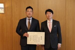 県子ども食堂応援基金への寄附に対する感謝状贈呈式