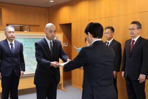 辞令交付〔課長級以上の採用等〕