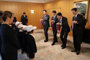 交通安全用品贈呈式〔トマト銀行〕