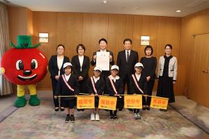 交通安全用品贈呈式〔トマト銀行〕