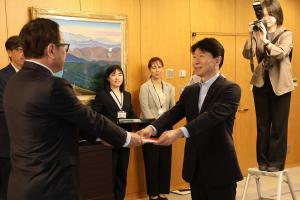 県子ども食堂応援基金に対する寄附金贈呈式