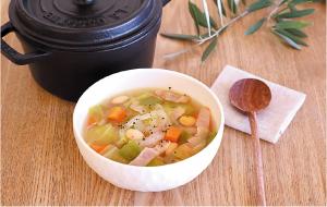 野菜たっぷりオニオンコンソメスープ