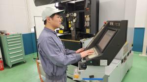 NC加工実習(ワイヤカット放電加工機)