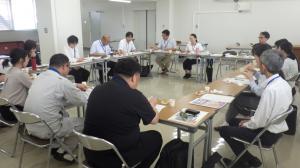 情報交換を行う参加者
