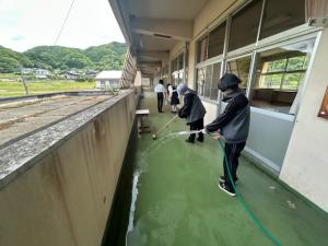 旧日笠小学校での清掃活動