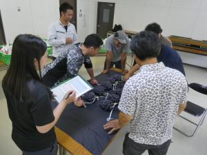 ピオーネの果皮色を調査する協議会員