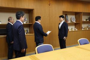 市長会からの提言受取