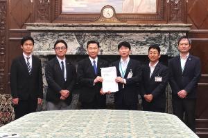 全国知事会要請活動 〔福山 参議院副議長〕