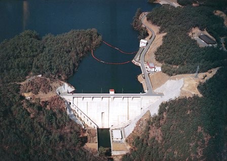 鳴滝ダム航空写真（下流より撮影）