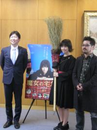 清水監督と主演の小芝風花さんが知事を表敬訪問した写真