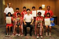 女子岡山県選抜チームの皆さんが知事を表敬訪問