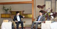 岡山・広島両県知事会議で両知事が対話している写真
