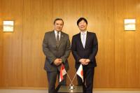 在大阪インドネシア共和国総領事が知事を表敬訪問した写真