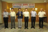 アジア競技大会で金メダルを獲得した柔道の田中選手が知事を表敬訪問した際の写真