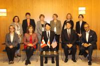 海外自治体幹部交流協力セミナー参加者が伊原木知事を表敬訪問した際の写真